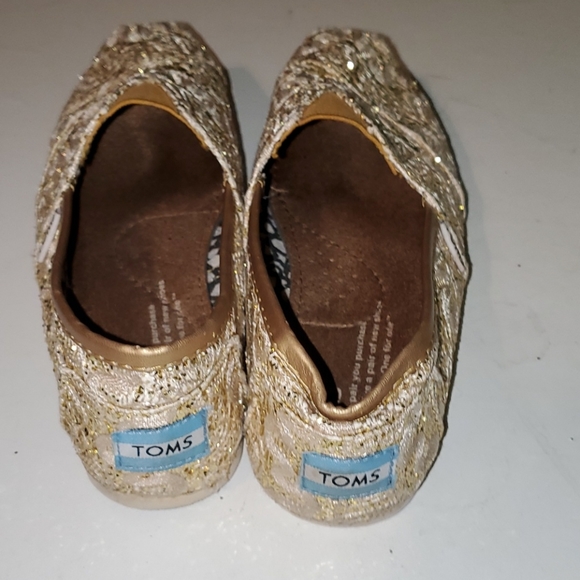 Toms women's 7 gold sparkle lace slip on shoes - Picture 3 of 6